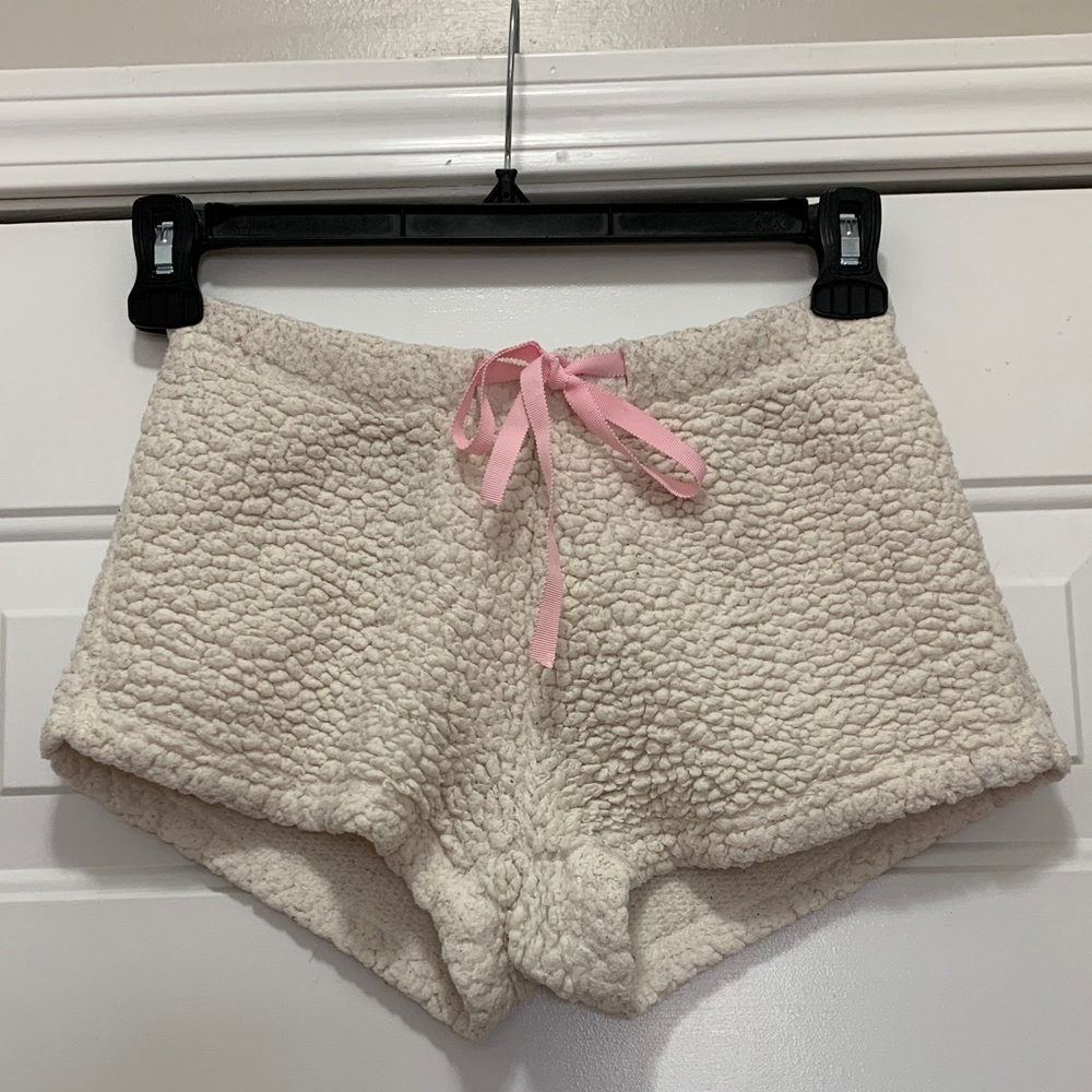 4/$10 Francesca's Cream Sherpa Lounge Shorts with Pink Accent Size XS